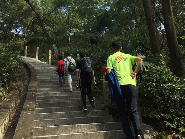 把企業(yè)凝聚在空氣里宣傳，猶如聽取蛙聲一片