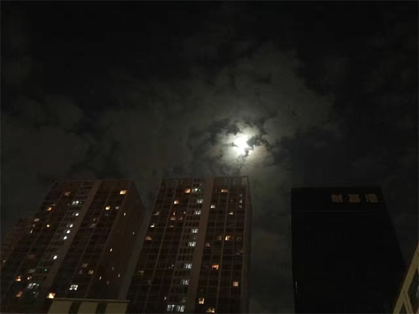 企業(yè)宣傳片紅瓜子在制作，作為導(dǎo)演的你怎樣創(chuàng)作