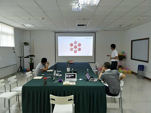 紅瓜子傳媒_企業(yè)宣傳片視頻制作_來(lái)到紅瓜子，仿佛回到了熱情奔放的青春